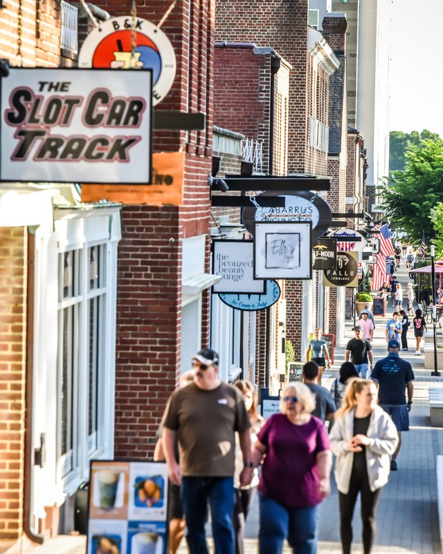 Image for Maker's Market – Vendor Market & Shop Hop