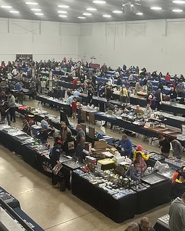 Image for Vehicle City Card Show presents Macomb Card Fest