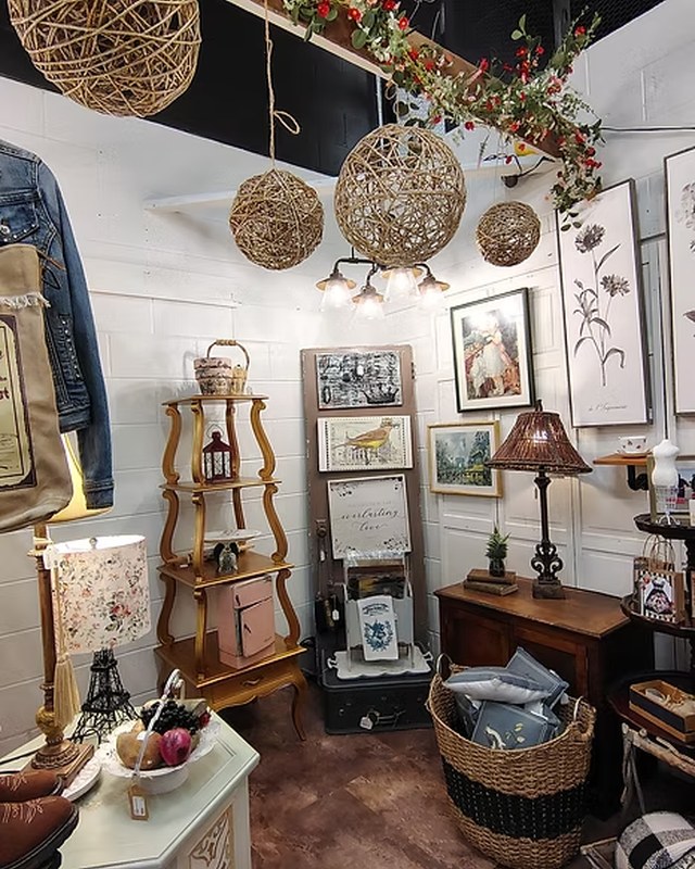 Image for Antiques & Uniques Outdoor Market