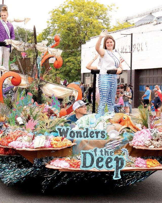Image for Lind Kiddie Parade & Grand Parade