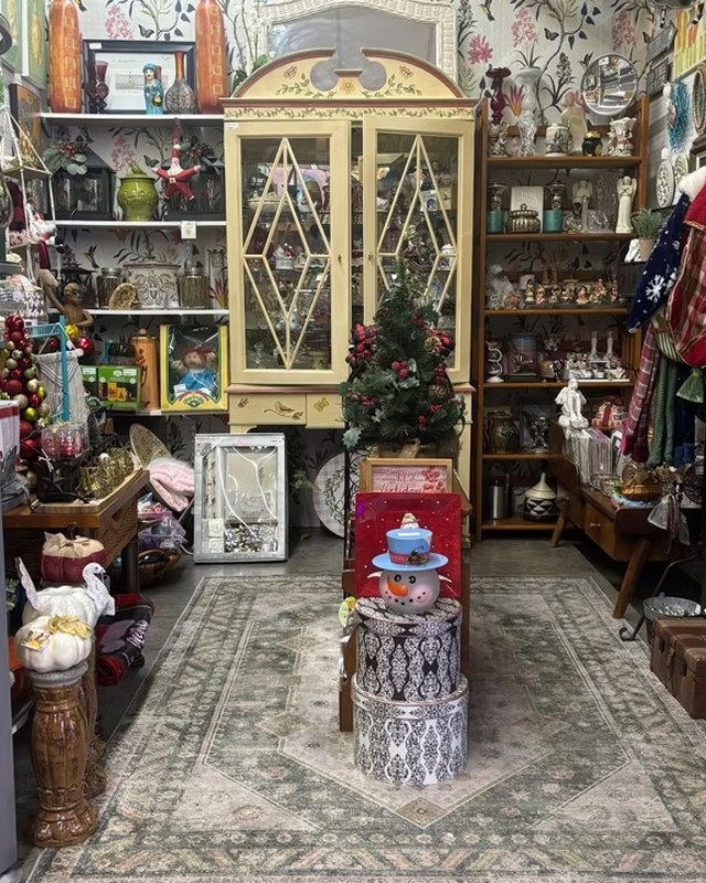 Image for America's Antique Mall Louisville (Booth & Showcase Rental)