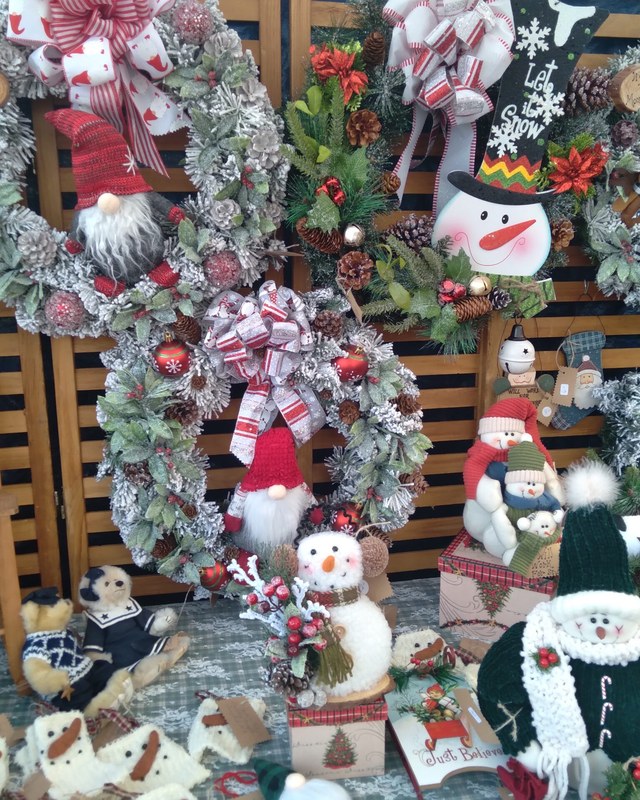Image for Holiday Craft Fair (Silver Bells Craft Fair) at Tanger Outlets, Tilton NH